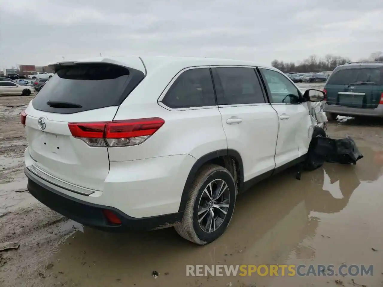 4 Photograph of a damaged car 5TDZARFHXKS051236 TOYOTA HIGHLANDER 2019