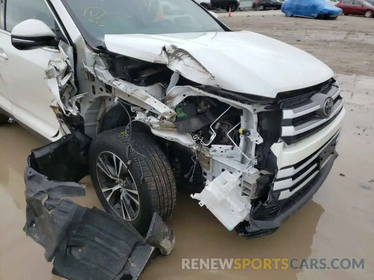 9 Photograph of a damaged car 5TDZARFHXKS051236 TOYOTA HIGHLANDER 2019