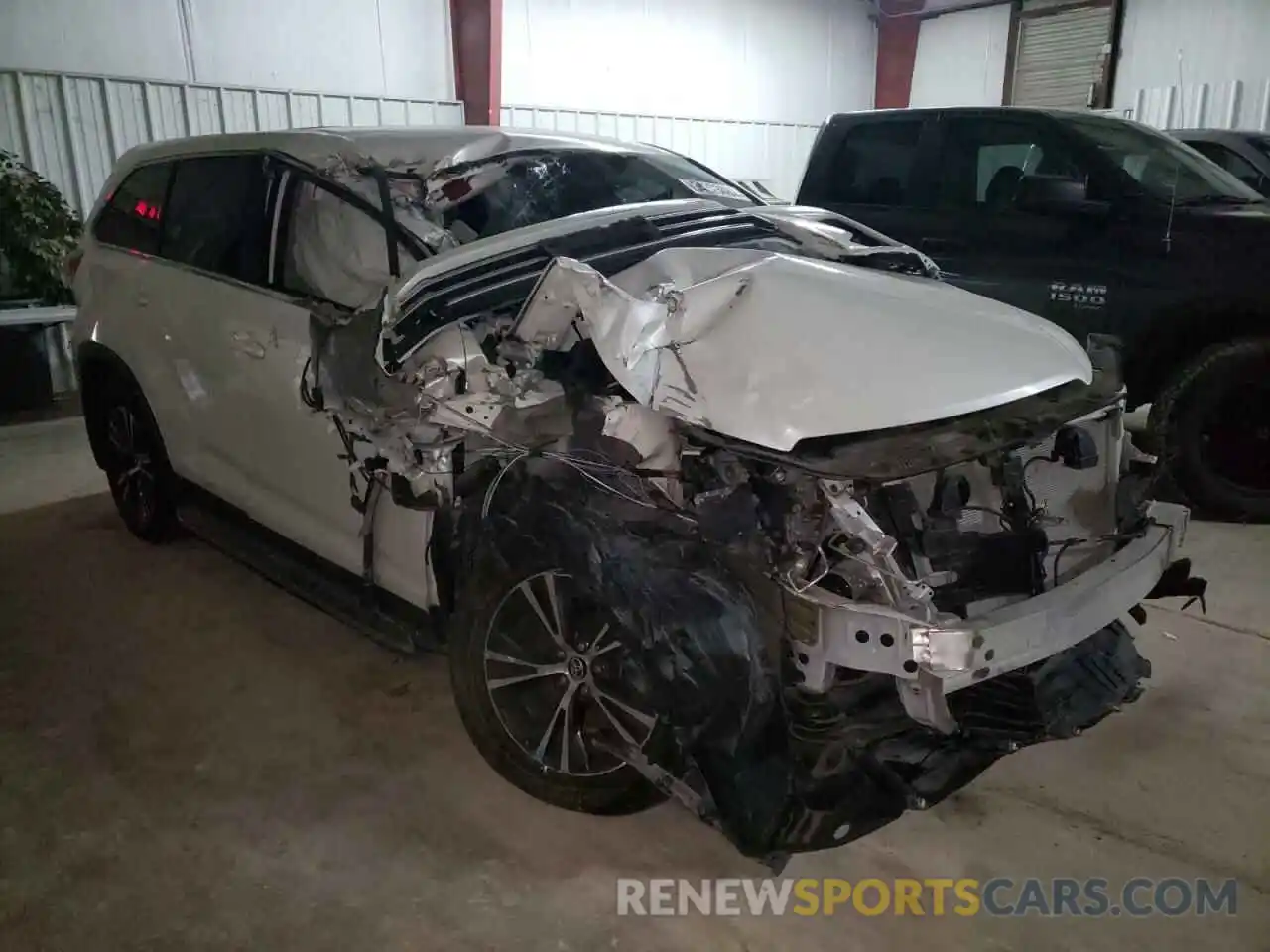 1 Photograph of a damaged car 5TDZARFHXKS053259 TOYOTA HIGHLANDER 2019