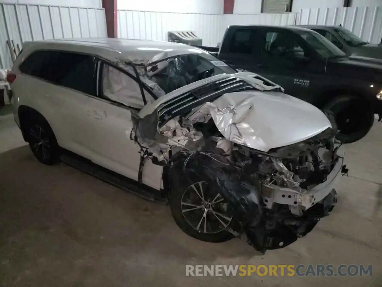 9 Photograph of a damaged car 5TDZARFHXKS053259 TOYOTA HIGHLANDER 2019