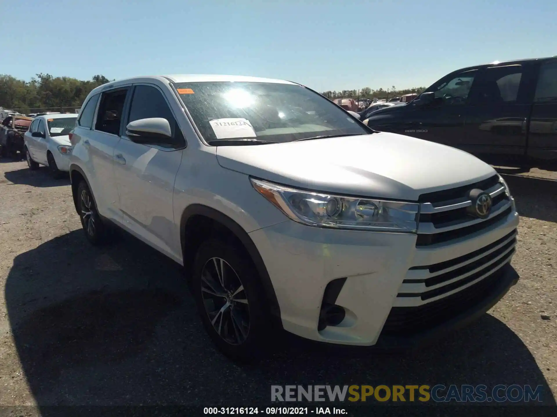 1 Photograph of a damaged car 5TDZARFHXKS053455 TOYOTA HIGHLANDER 2019