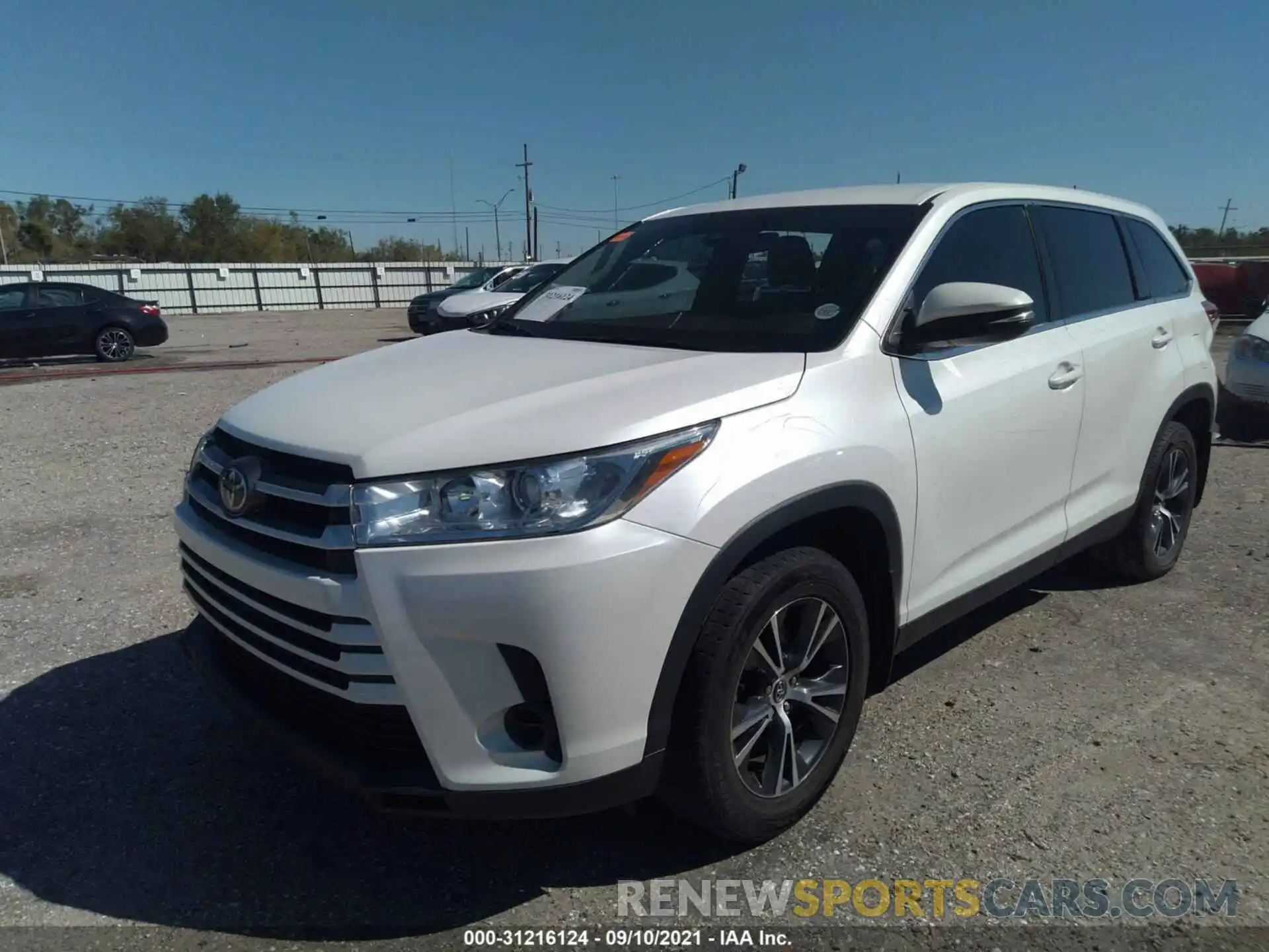 2 Photograph of a damaged car 5TDZARFHXKS053455 TOYOTA HIGHLANDER 2019