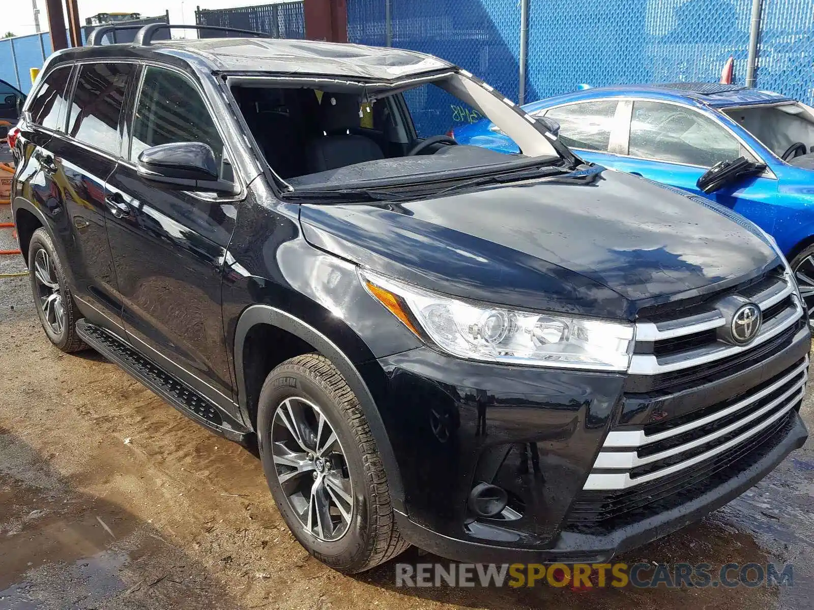 1 Photograph of a damaged car 5TDZARFHXKS053682 TOYOTA HIGHLANDER 2019