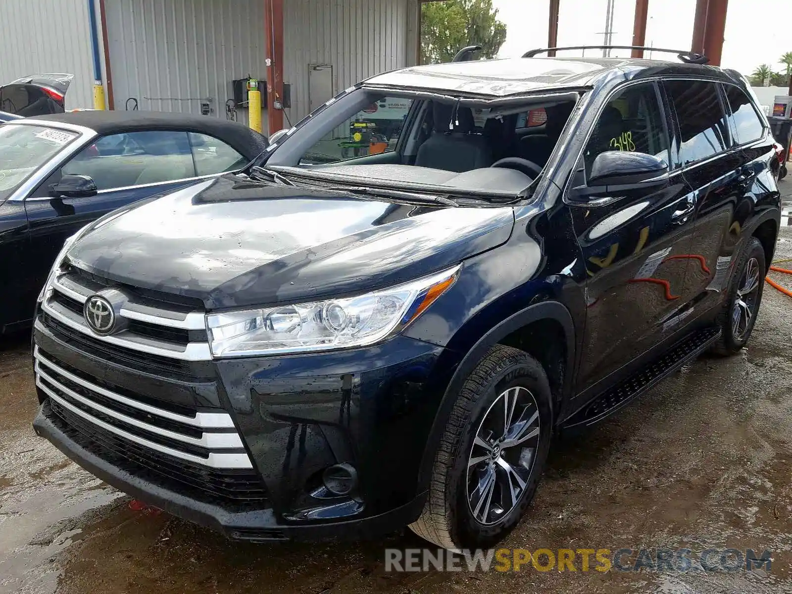 2 Photograph of a damaged car 5TDZARFHXKS053682 TOYOTA HIGHLANDER 2019