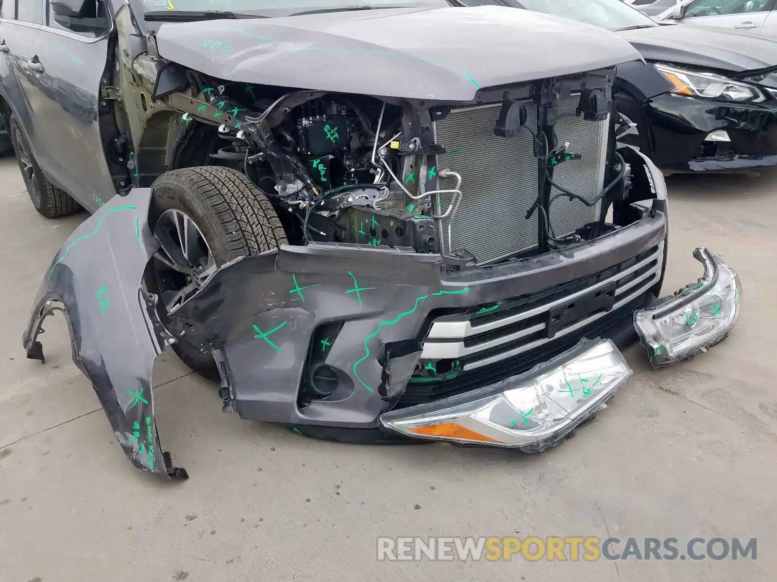 9 Photograph of a damaged car 5TDZARFHXKS054329 TOYOTA HIGHLANDER 2019