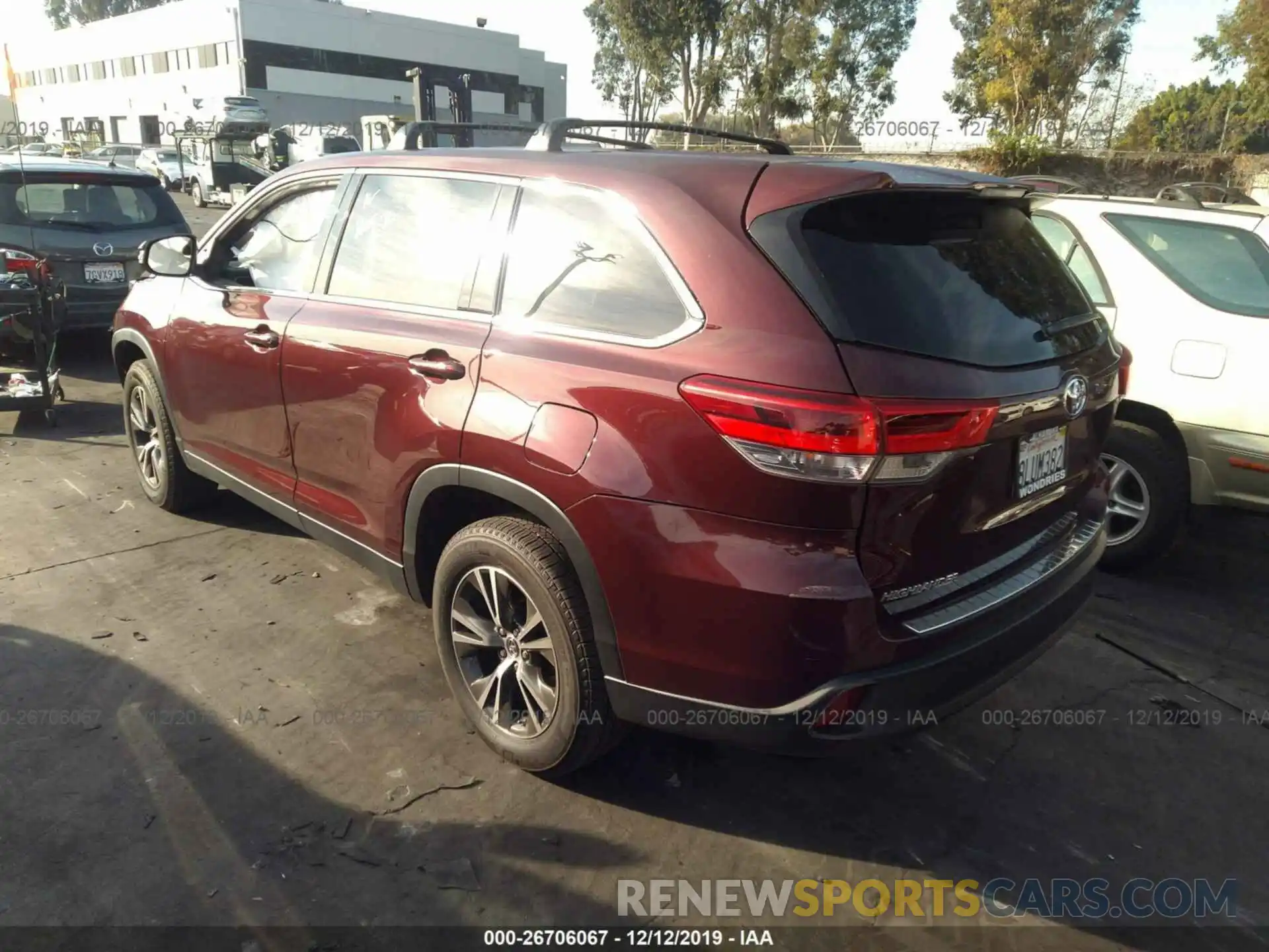 3 Photograph of a damaged car 5TDZARFHXKS054427 TOYOTA HIGHLANDER 2019