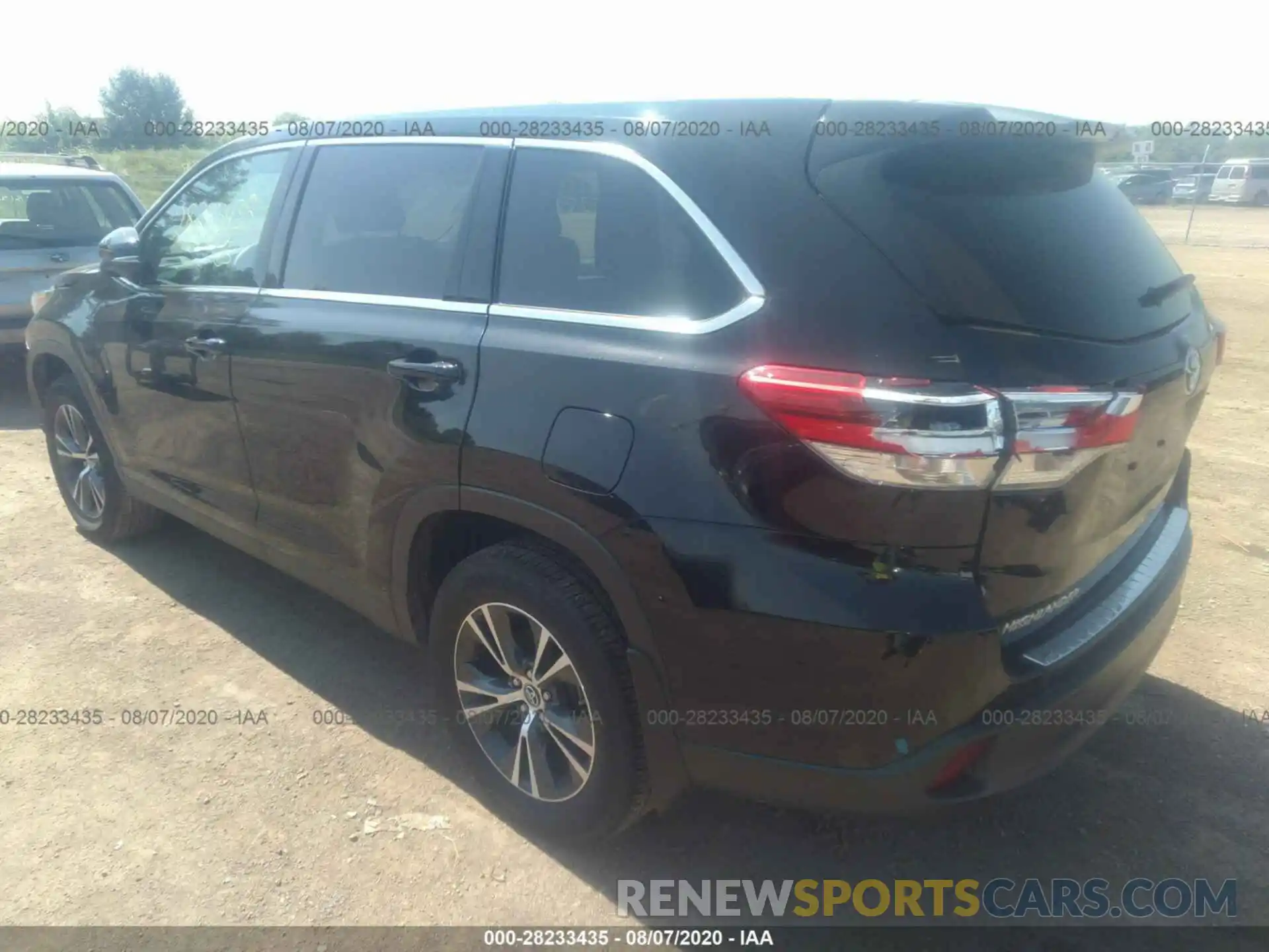 3 Photograph of a damaged car 5TDZARFHXKS055772 TOYOTA HIGHLANDER 2019