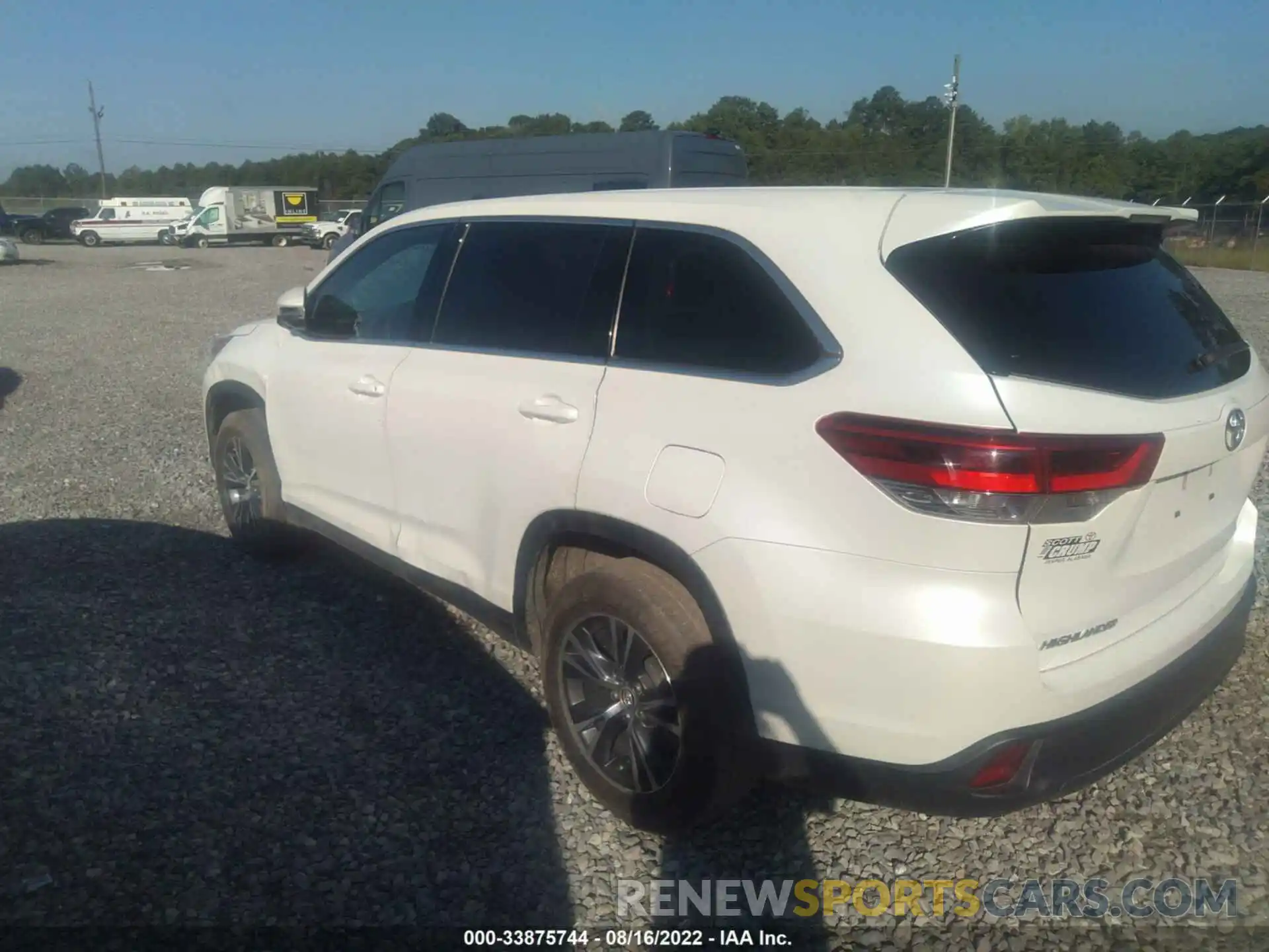 3 Photograph of a damaged car 5TDZARFHXKS056002 TOYOTA HIGHLANDER 2019