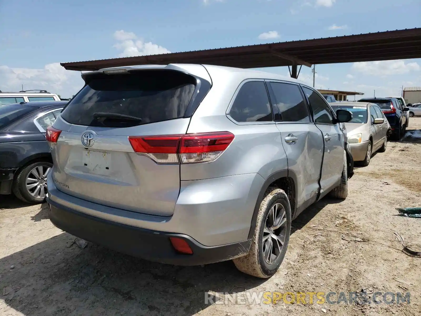 4 Photograph of a damaged car 5TDZARFHXKS056419 TOYOTA HIGHLANDER 2019