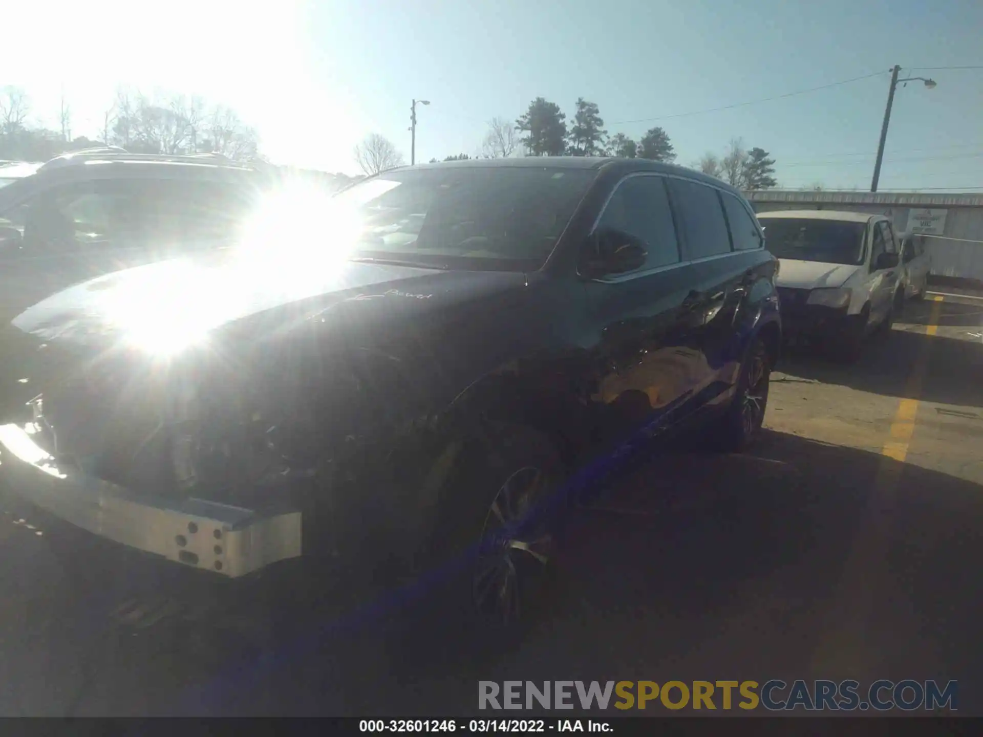 2 Photograph of a damaged car 5TDZARFHXKS059403 TOYOTA HIGHLANDER 2019