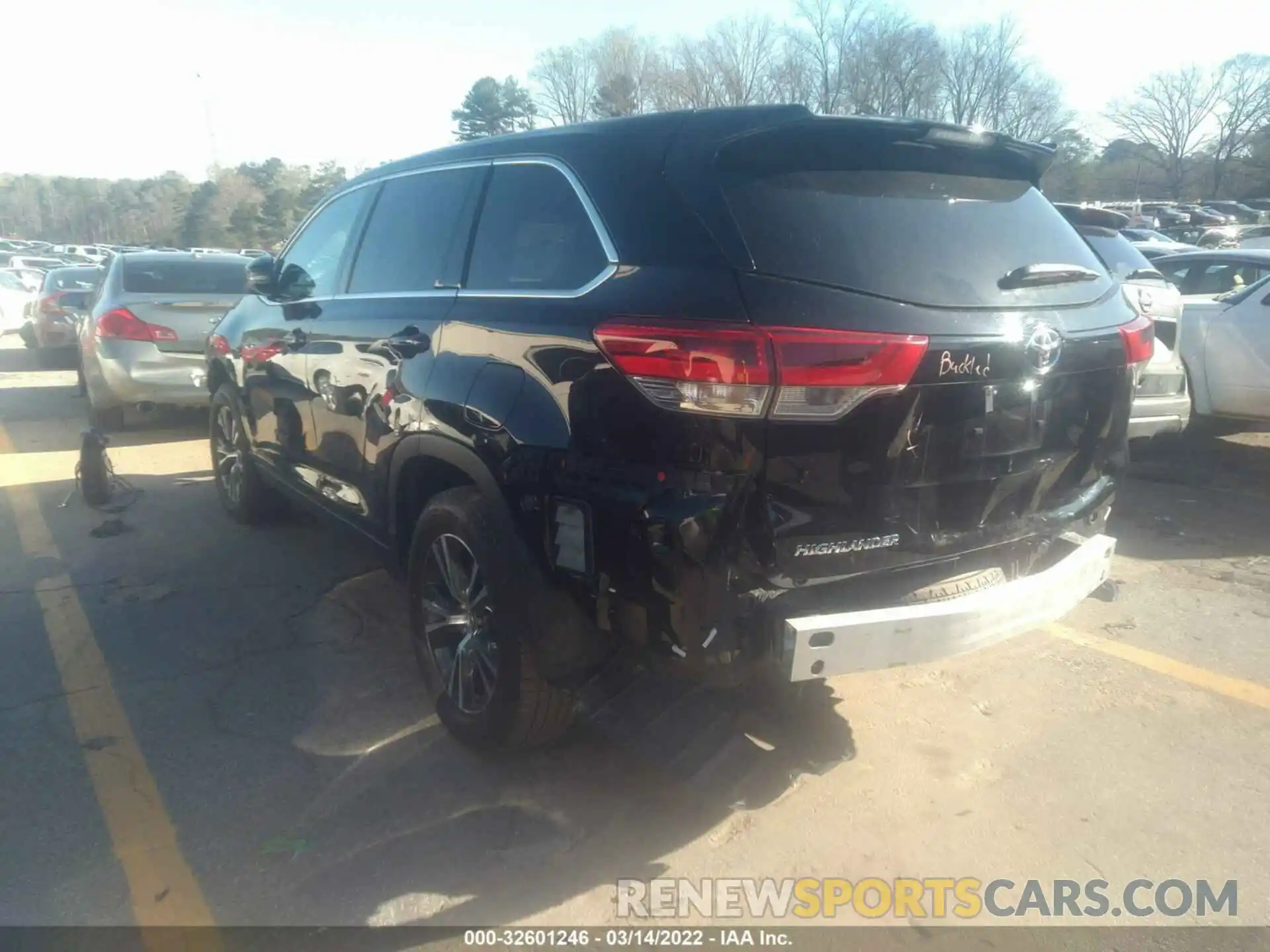 3 Photograph of a damaged car 5TDZARFHXKS059403 TOYOTA HIGHLANDER 2019