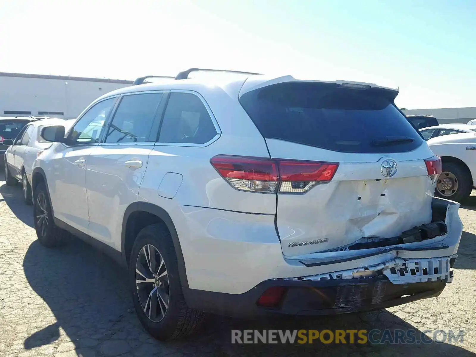 3 Photograph of a damaged car 5TDZARFHXKS060504 TOYOTA HIGHLANDER 2019