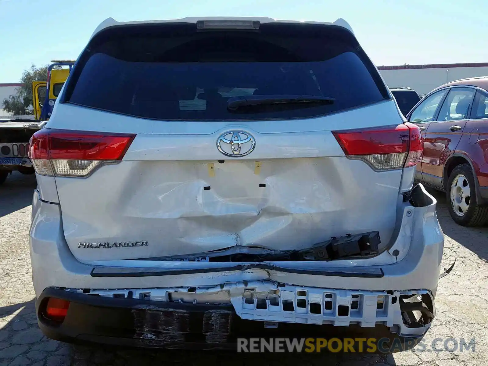 9 Photograph of a damaged car 5TDZARFHXKS060504 TOYOTA HIGHLANDER 2019