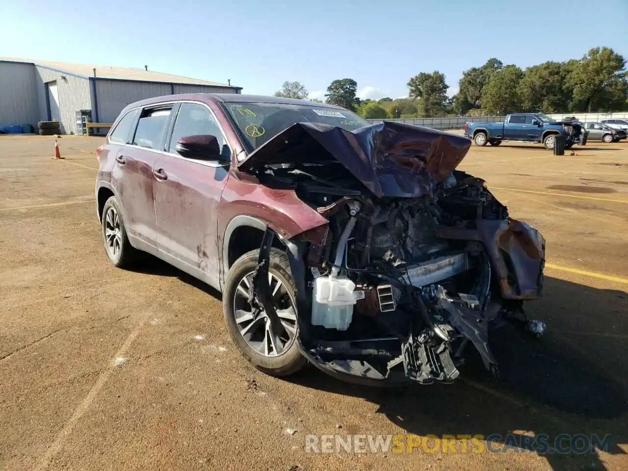 1 Photograph of a damaged car 5TDZARFHXKS060549 TOYOTA HIGHLANDER 2019