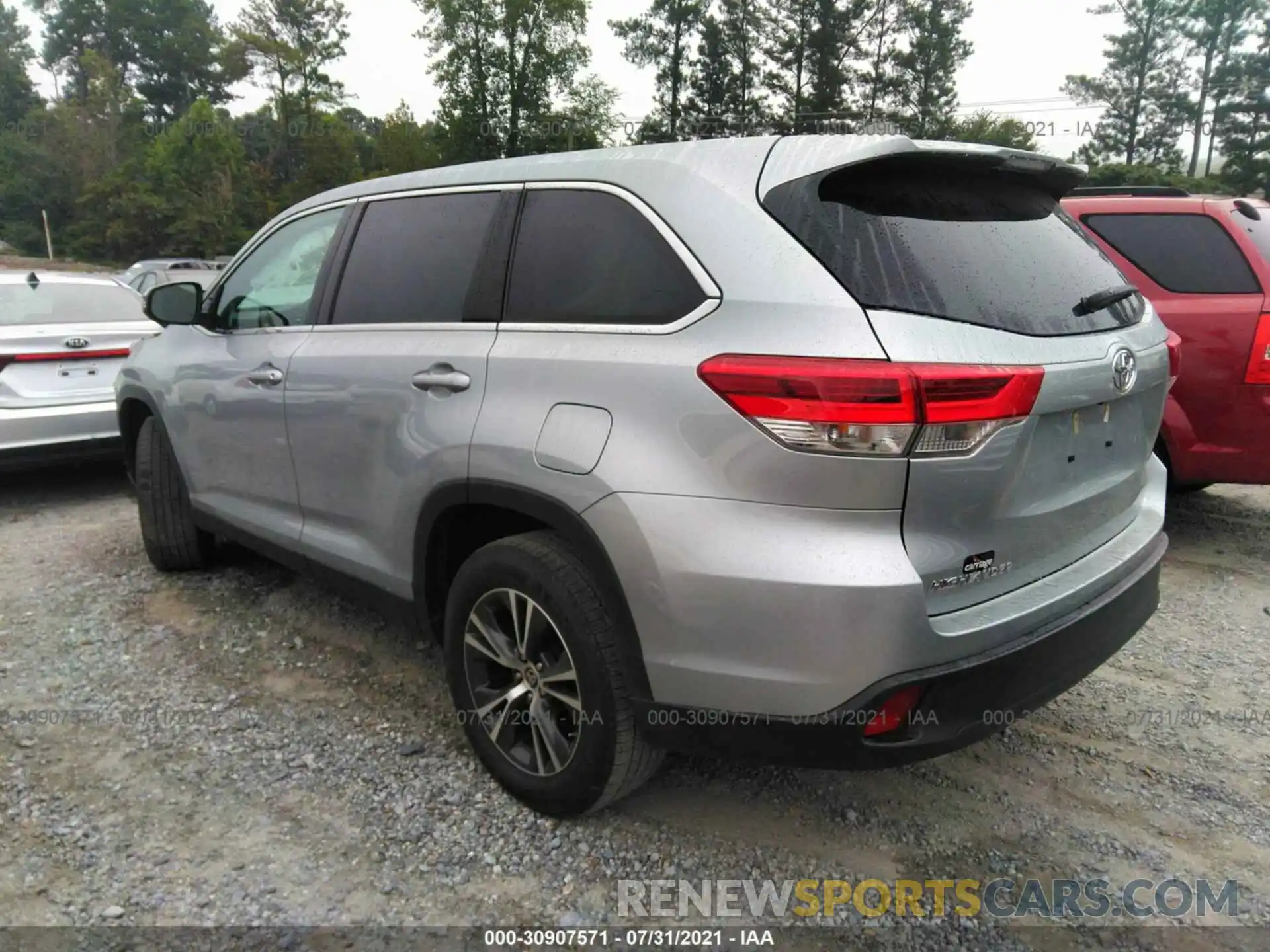 3 Photograph of a damaged car 5TDZARFHXKS060602 TOYOTA HIGHLANDER 2019