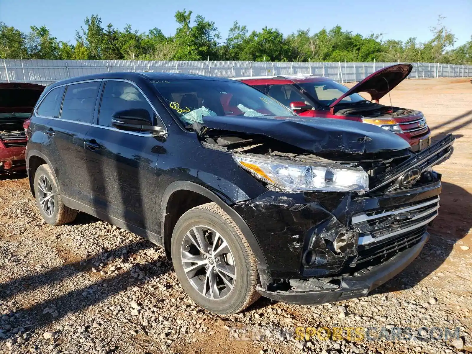 1 Photograph of a damaged car 5TDZARFHXKS061376 TOYOTA HIGHLANDER 2019