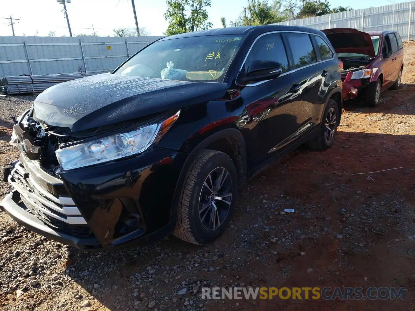 2 Photograph of a damaged car 5TDZARFHXKS061376 TOYOTA HIGHLANDER 2019