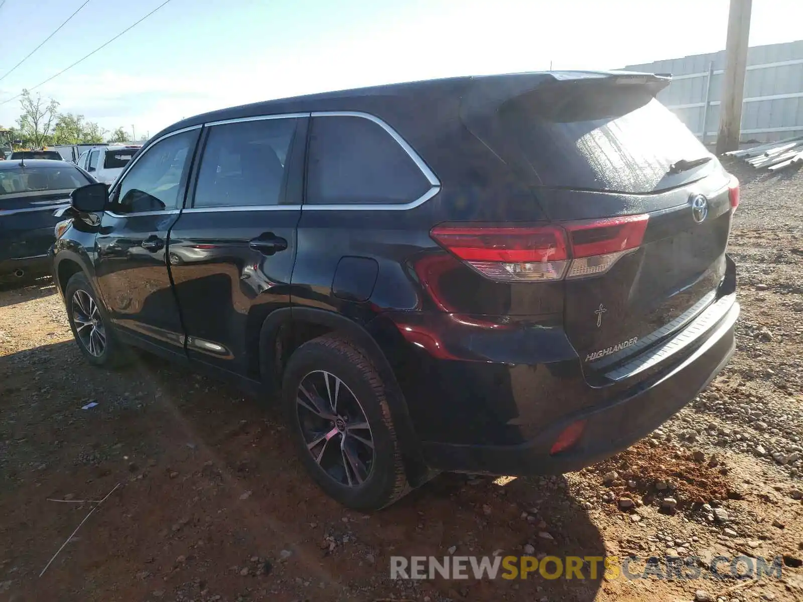 3 Photograph of a damaged car 5TDZARFHXKS061376 TOYOTA HIGHLANDER 2019