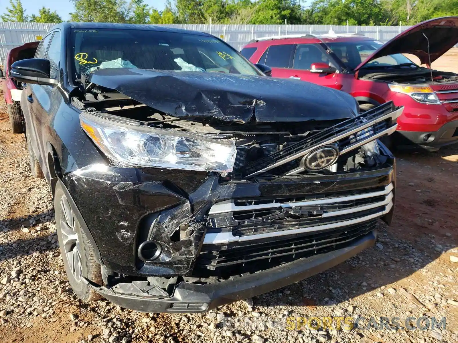 9 Photograph of a damaged car 5TDZARFHXKS061376 TOYOTA HIGHLANDER 2019