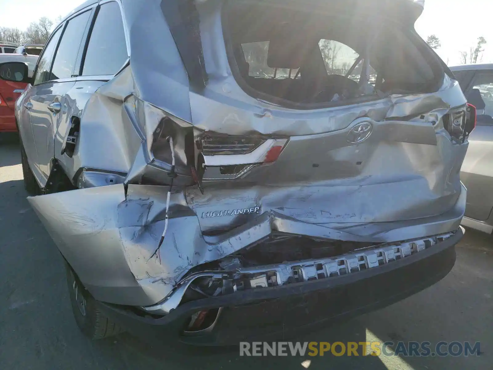 9 Photograph of a damaged car 5TDZARFHXKS061443 TOYOTA HIGHLANDER 2019