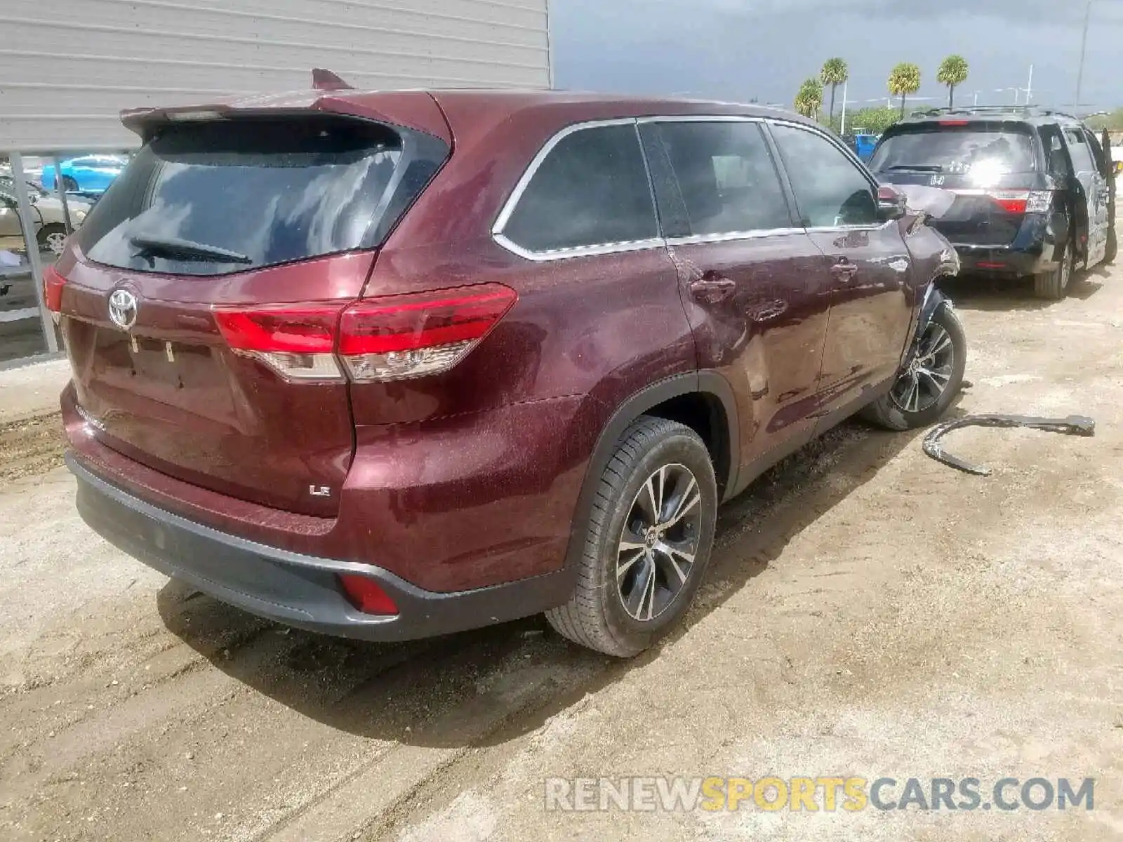 4 Фотография поврежденного автомобиля 5TDZZRFH0KS289377 TOYOTA HIGHLANDER 2019