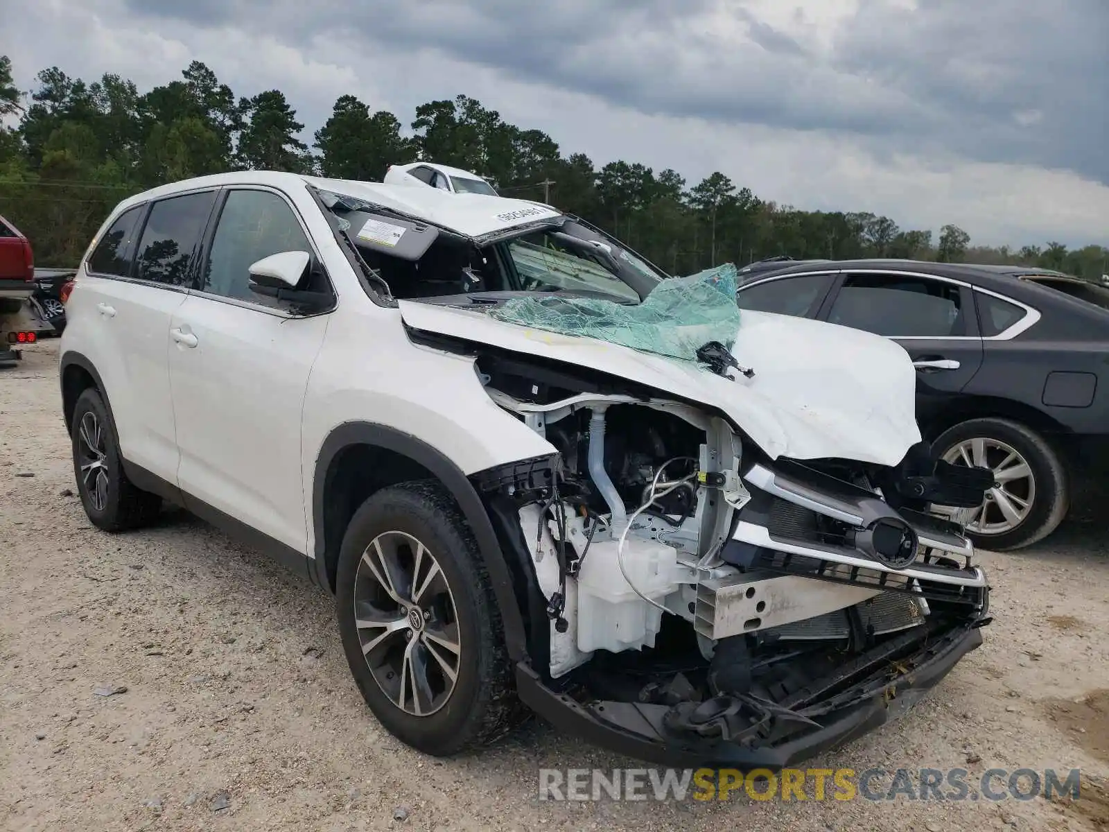 1 Photograph of a damaged car 5TDZZRFH0KS289492 TOYOTA HIGHLANDER 2019