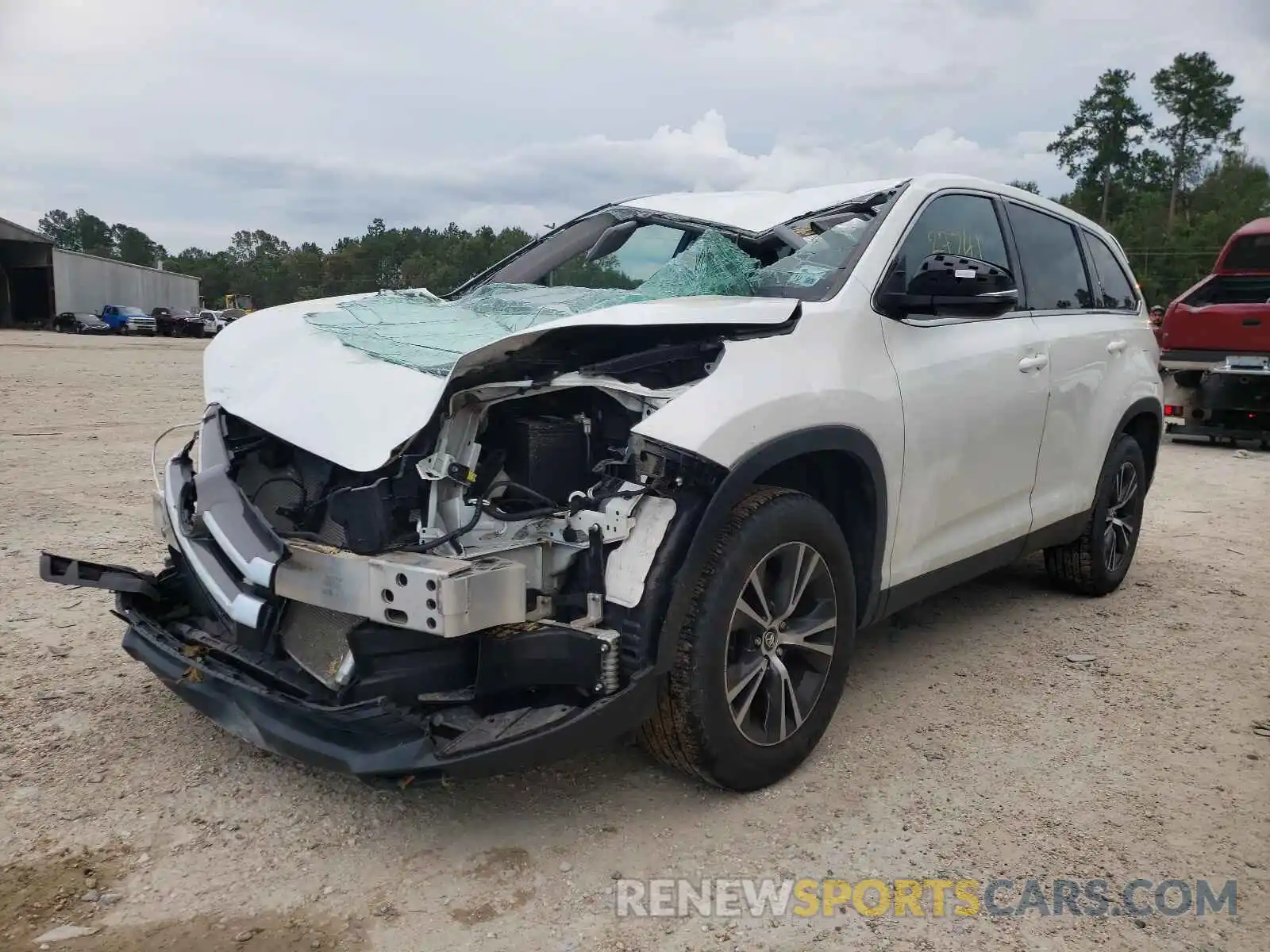 2 Photograph of a damaged car 5TDZZRFH0KS289492 TOYOTA HIGHLANDER 2019