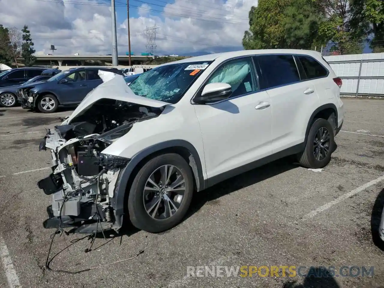 1 Photograph of a damaged car 5TDZZRFH0KS292005 TOYOTA HIGHLANDER 2019