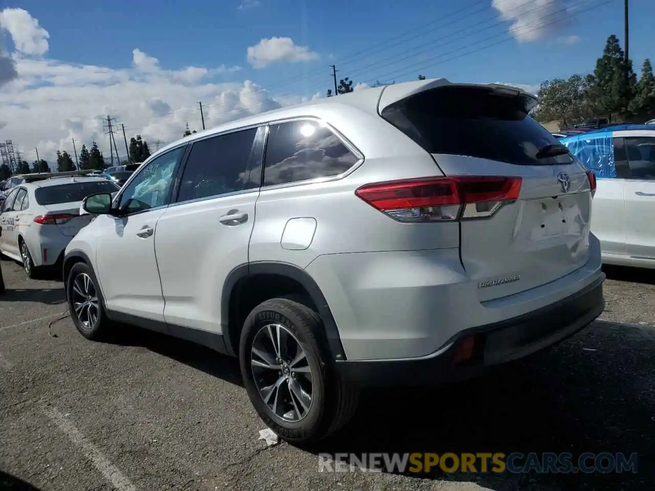 2 Photograph of a damaged car 5TDZZRFH0KS292005 TOYOTA HIGHLANDER 2019