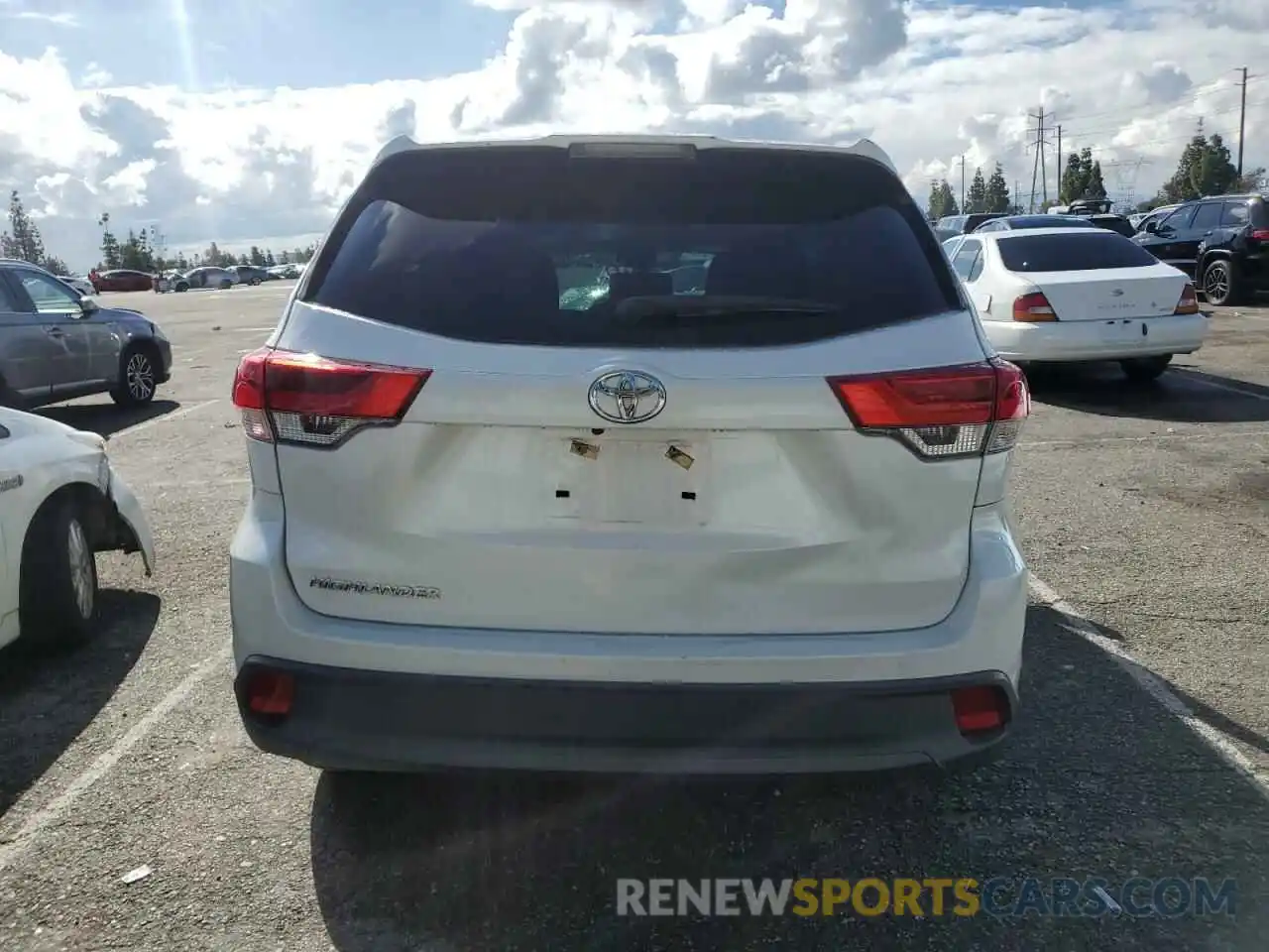 6 Photograph of a damaged car 5TDZZRFH0KS292005 TOYOTA HIGHLANDER 2019