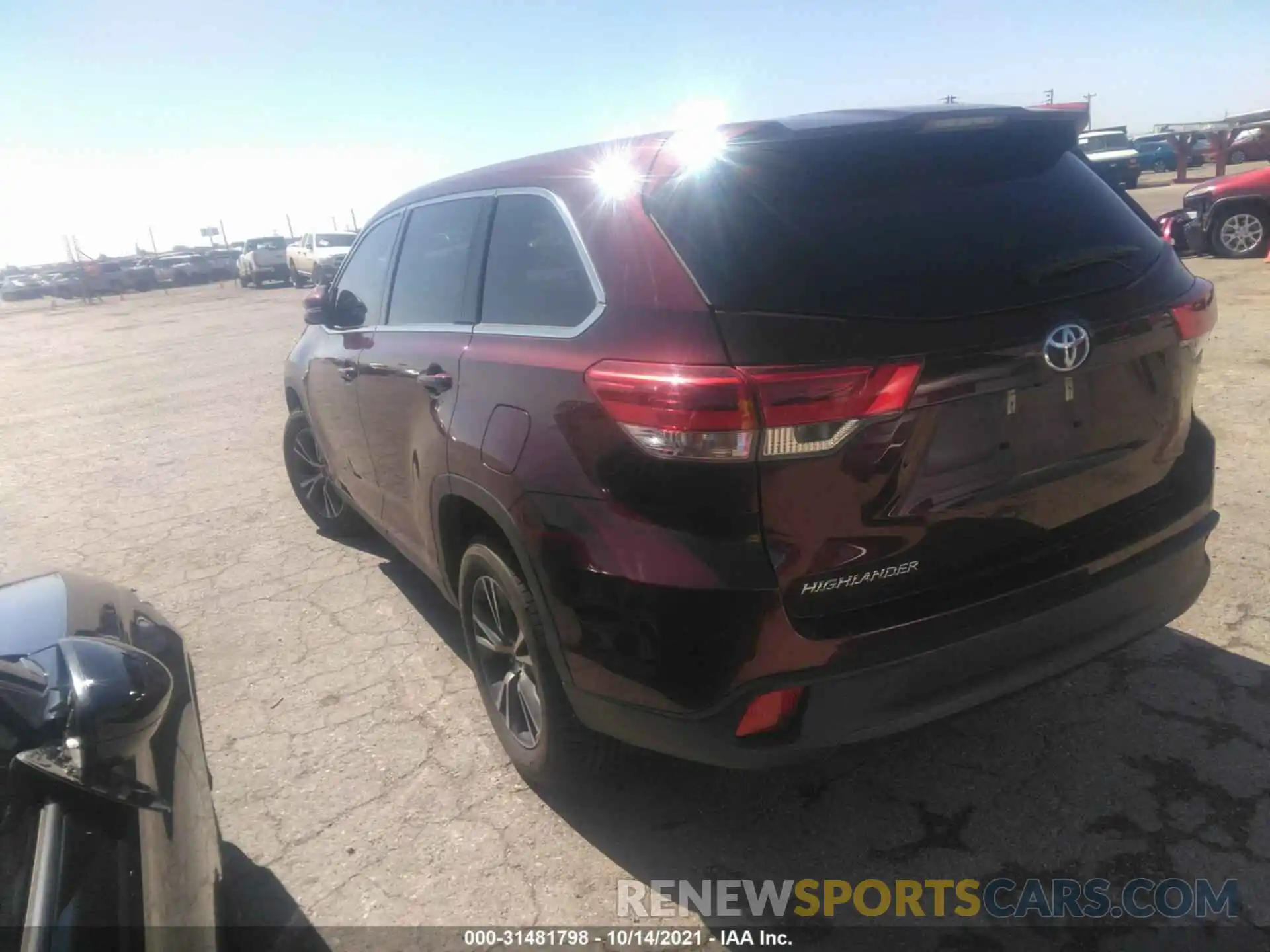 3 Photograph of a damaged car 5TDZZRFH0KS292781 TOYOTA HIGHLANDER 2019