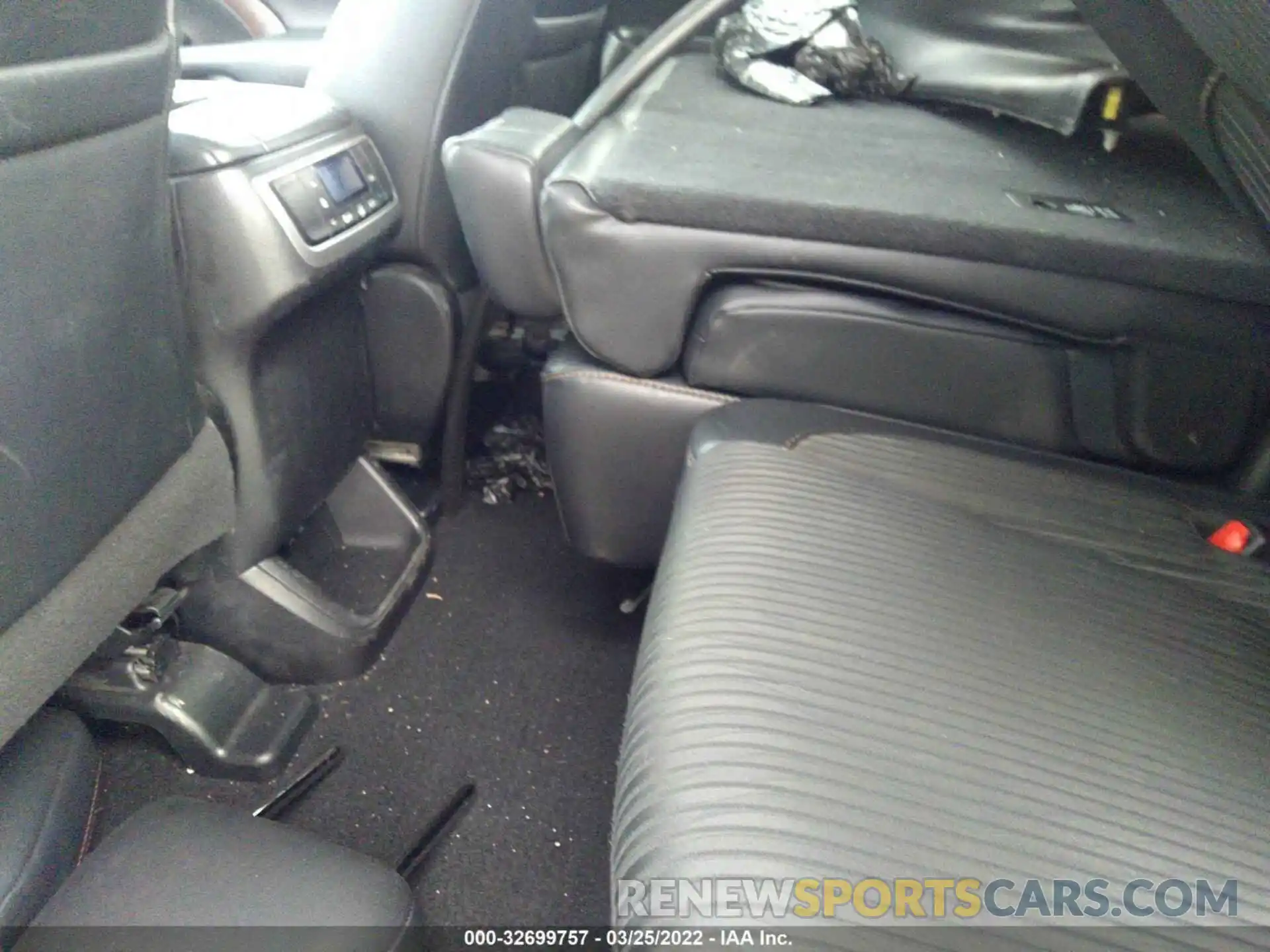 8 Photograph of a damaged car 5TDZZRFH0KS294014 TOYOTA HIGHLANDER 2019