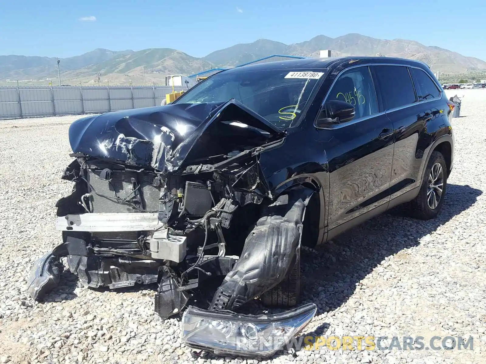 2 Photograph of a damaged car 5TDZZRFH0KS296751 TOYOTA HIGHLANDER 2019