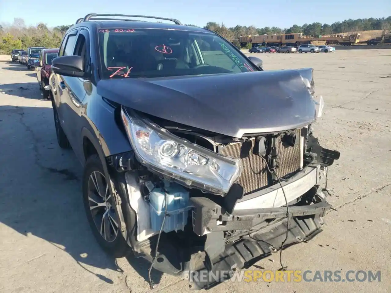 1 Photograph of a damaged car 5TDZZRFH0KS296930 TOYOTA HIGHLANDER 2019