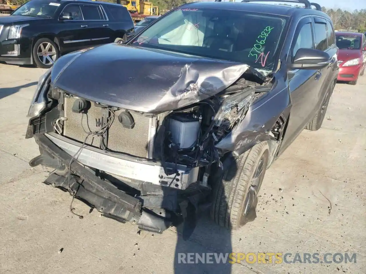 2 Photograph of a damaged car 5TDZZRFH0KS296930 TOYOTA HIGHLANDER 2019