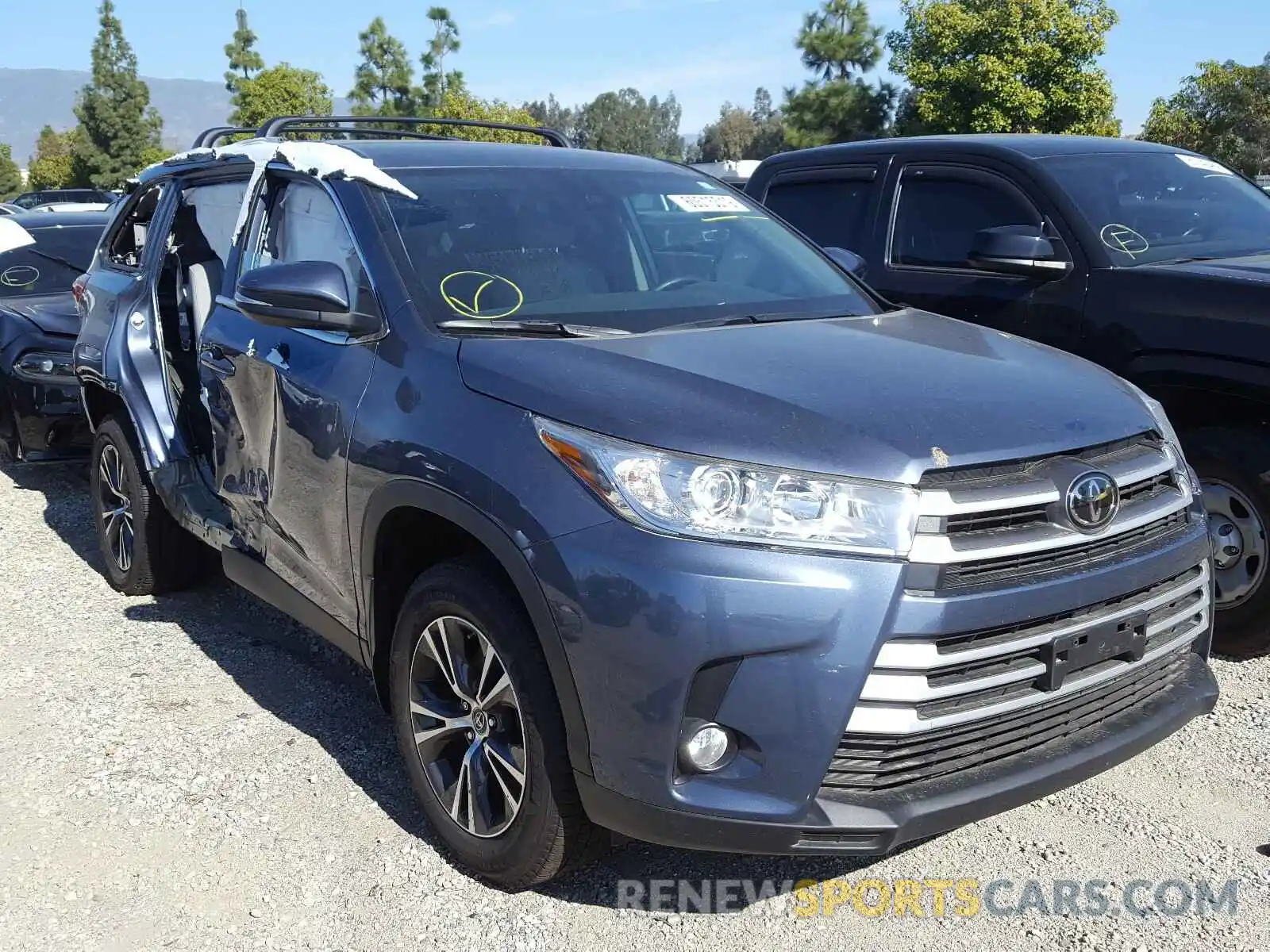 1 Photograph of a damaged car 5TDZZRFH0KS299178 TOYOTA HIGHLANDER 2019