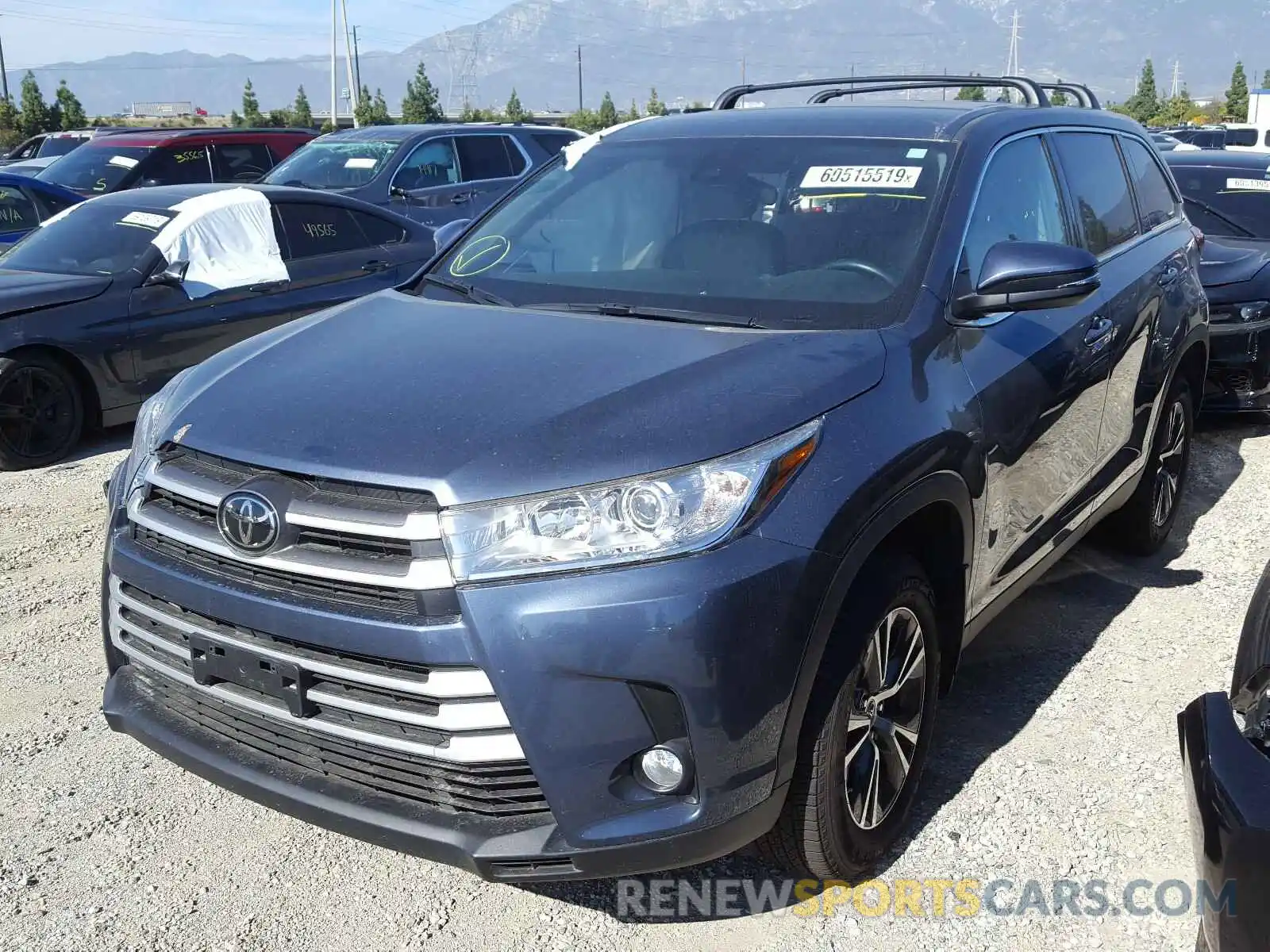 2 Photograph of a damaged car 5TDZZRFH0KS299178 TOYOTA HIGHLANDER 2019