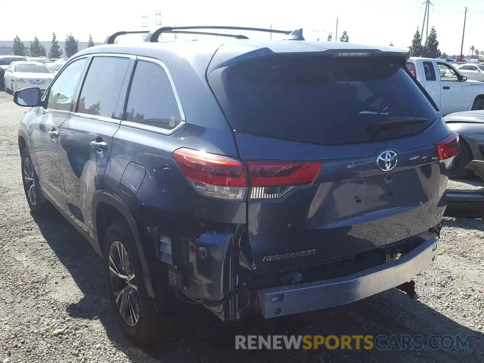 3 Photograph of a damaged car 5TDZZRFH0KS299178 TOYOTA HIGHLANDER 2019