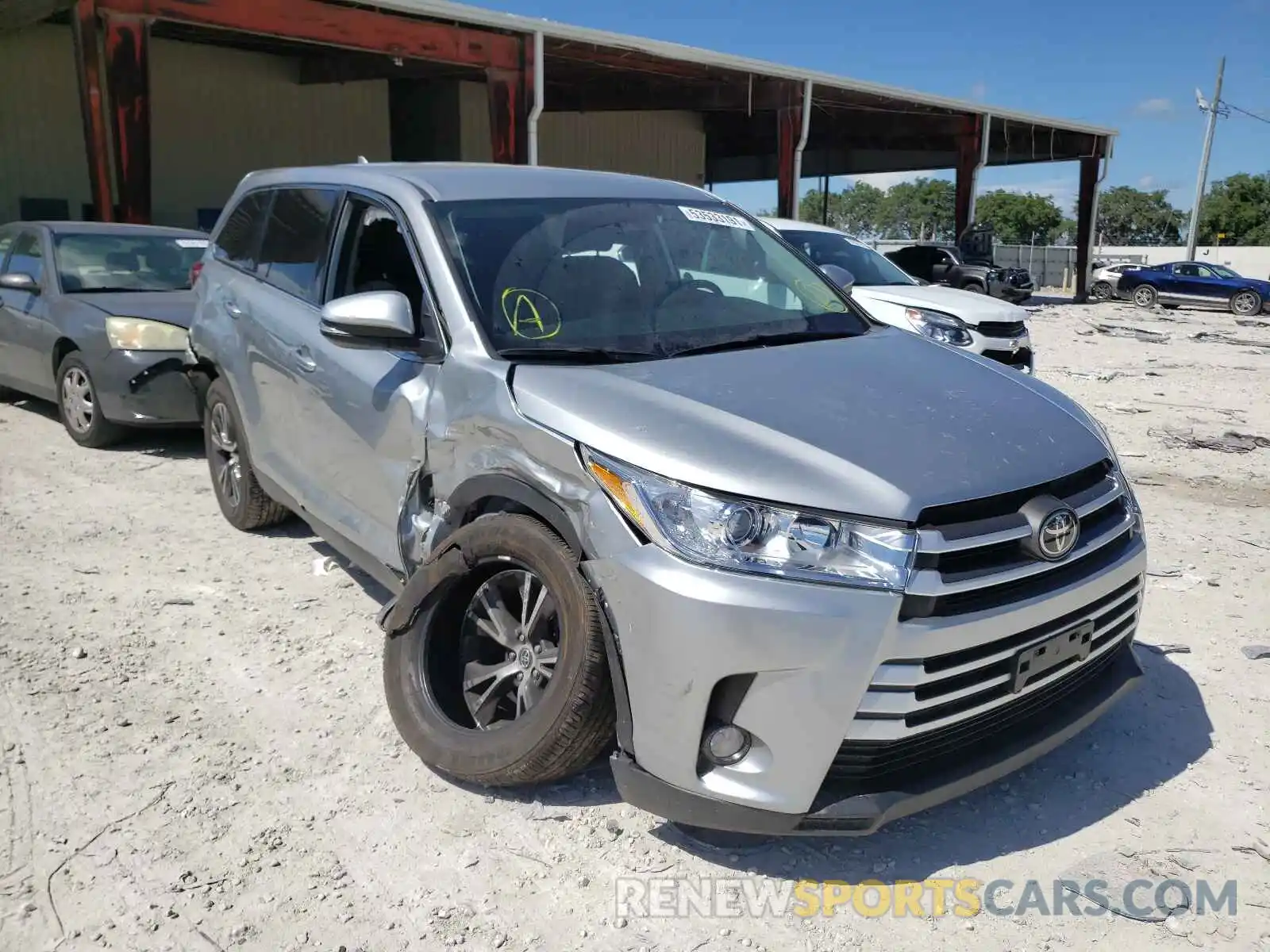 1 Photograph of a damaged car 5TDZZRFH0KS302239 TOYOTA HIGHLANDER 2019