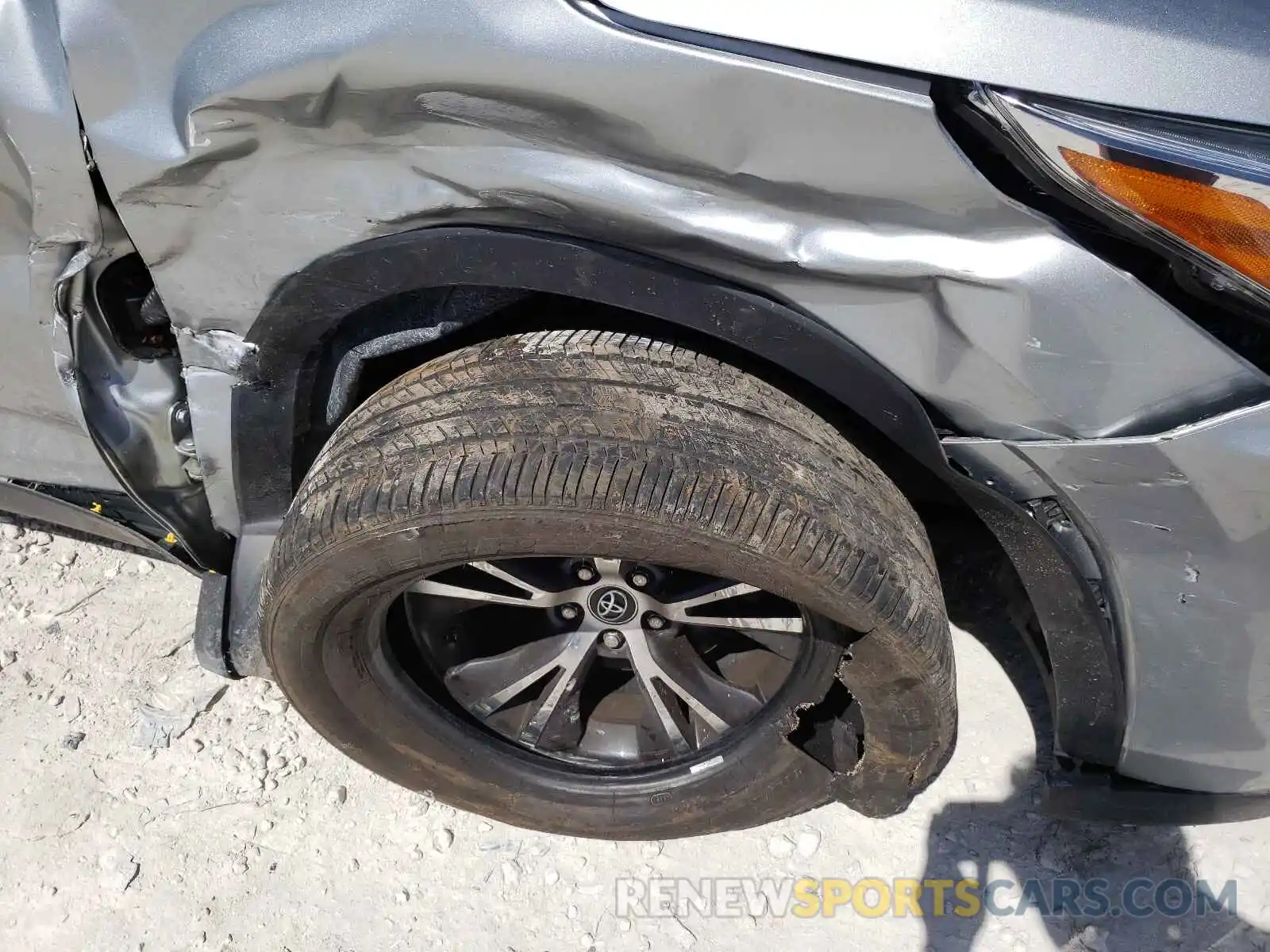 9 Фотография поврежденного автомобиля 5TDZZRFH0KS302239 TOYOTA HIGHLANDER 2019