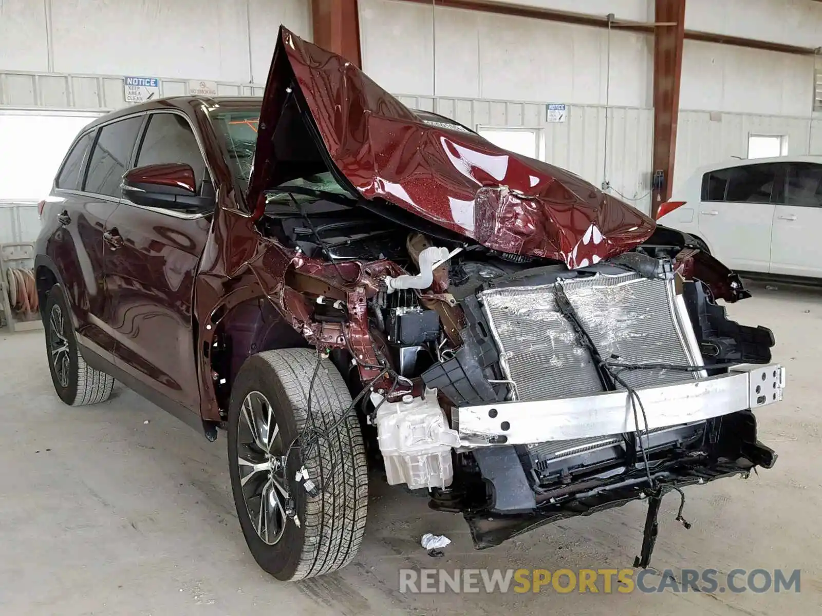 1 Photograph of a damaged car 5TDZZRFH0KS303116 TOYOTA HIGHLANDER 2019