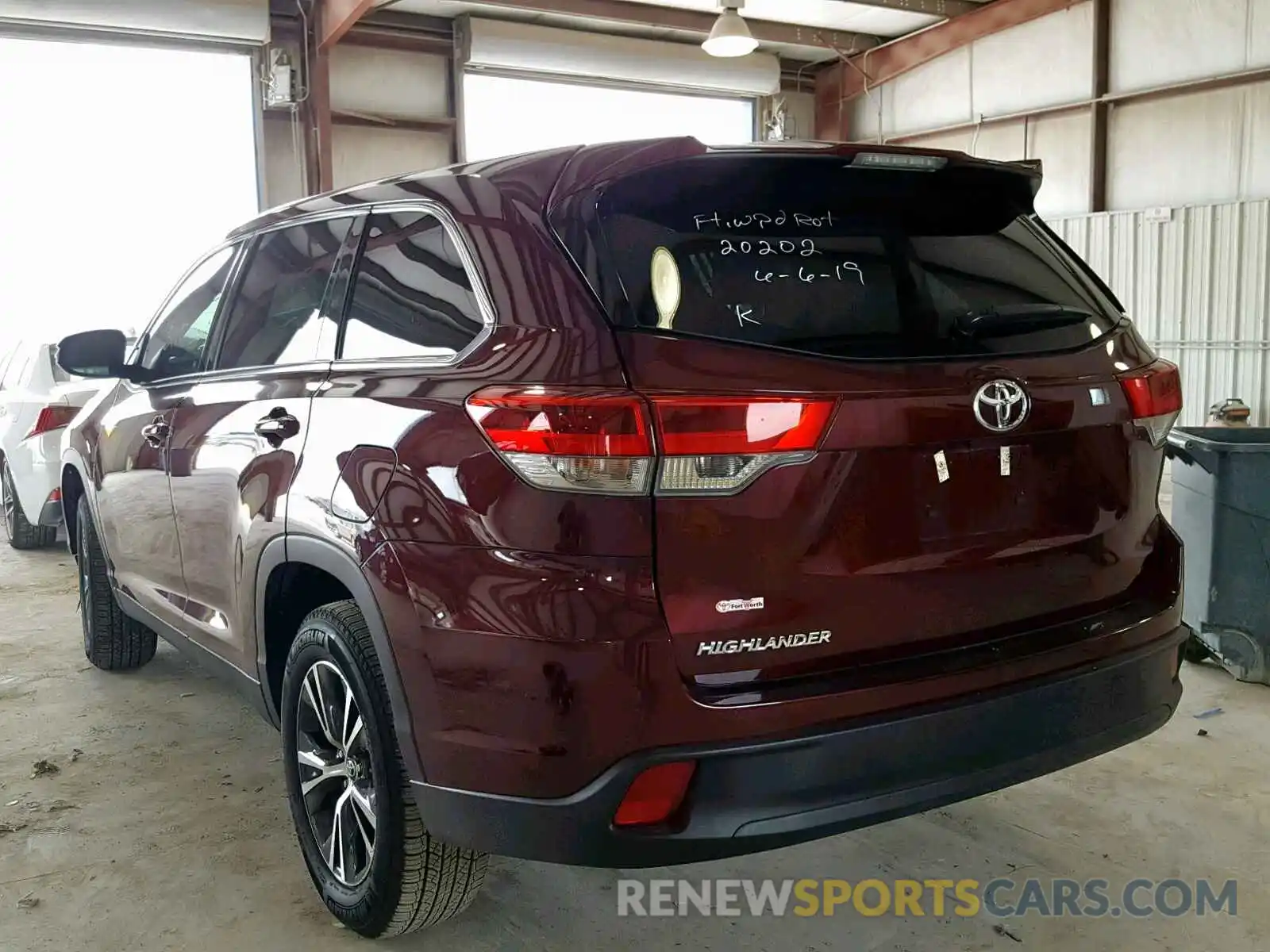 3 Photograph of a damaged car 5TDZZRFH0KS303116 TOYOTA HIGHLANDER 2019