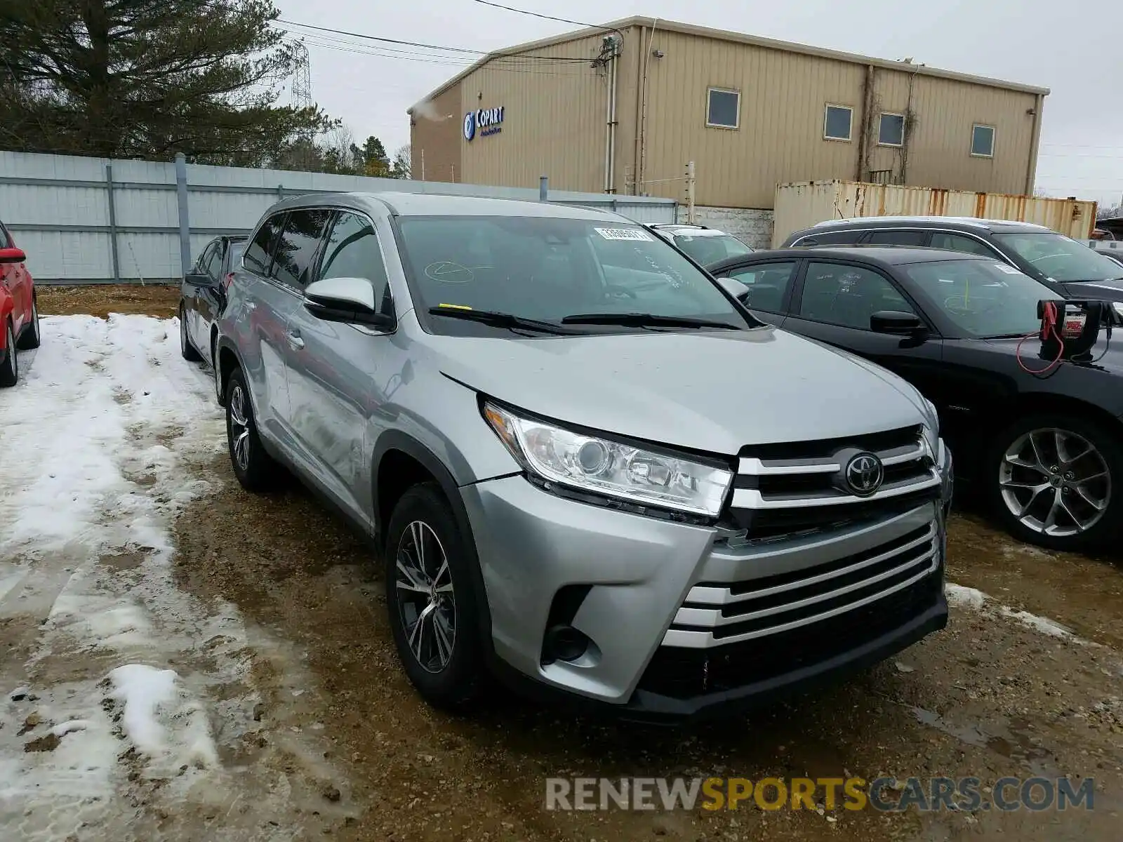 1 Photograph of a damaged car 5TDZZRFH0KS304086 TOYOTA HIGHLANDER 2019