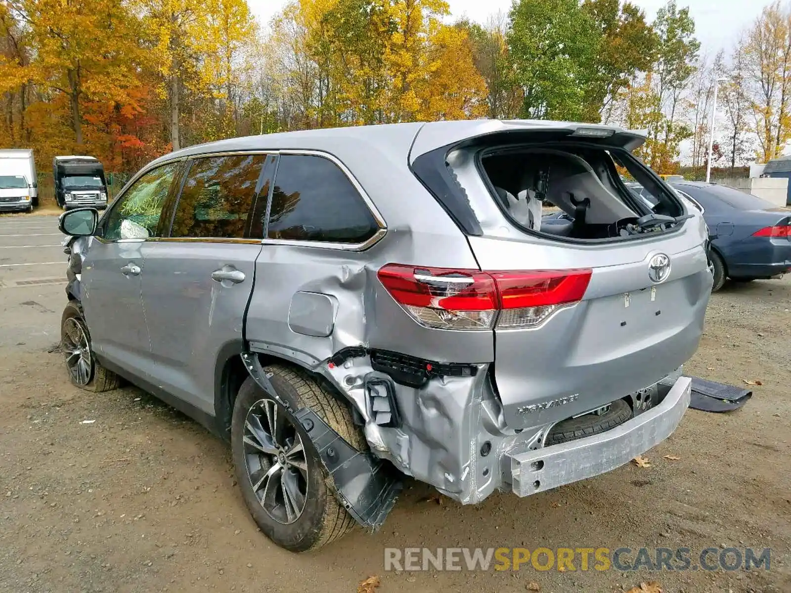 3 Photograph of a damaged car 5TDZZRFH0KS304167 TOYOTA HIGHLANDER 2019