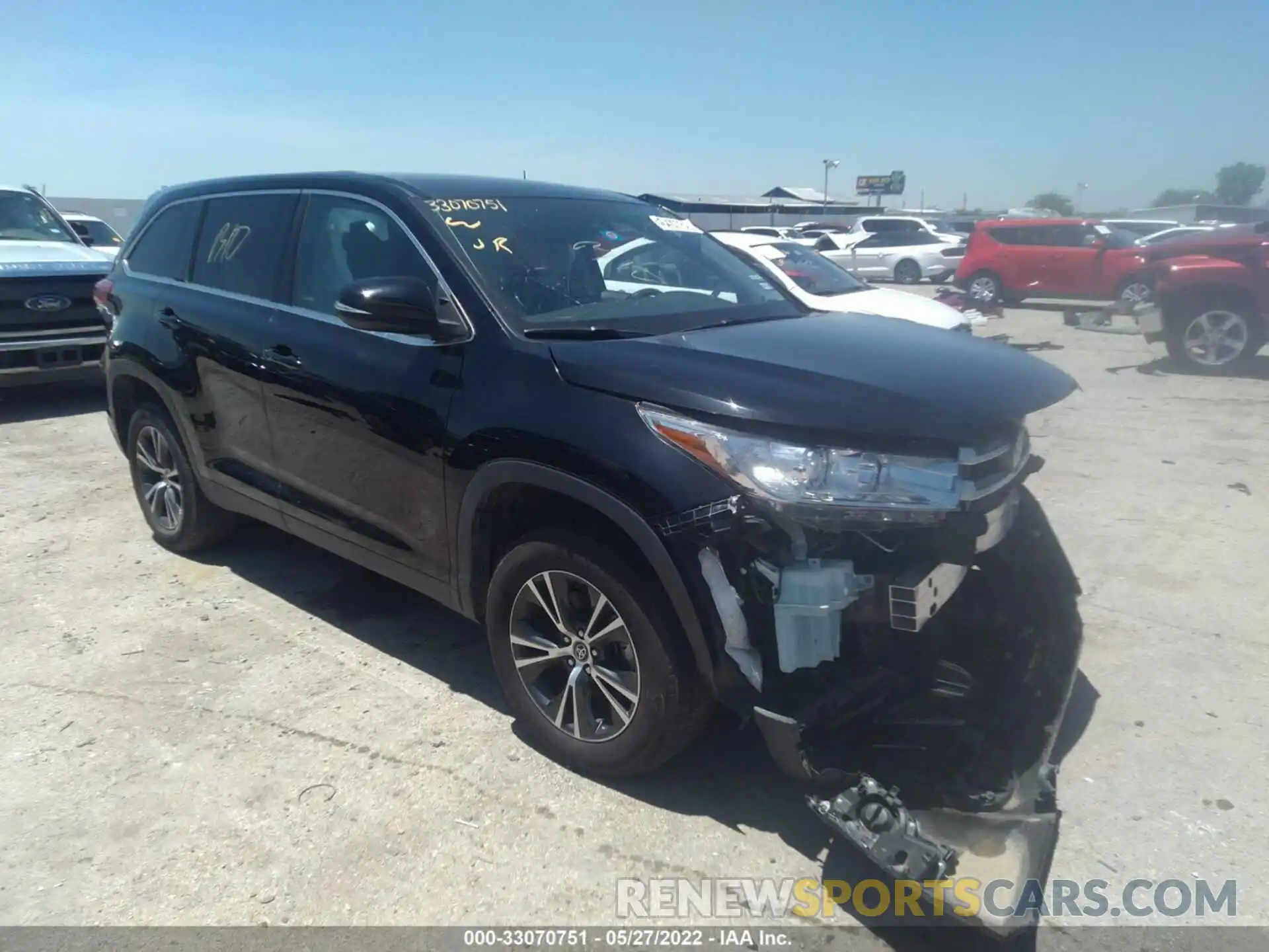 1 Photograph of a damaged car 5TDZZRFH0KS307442 TOYOTA HIGHLANDER 2019