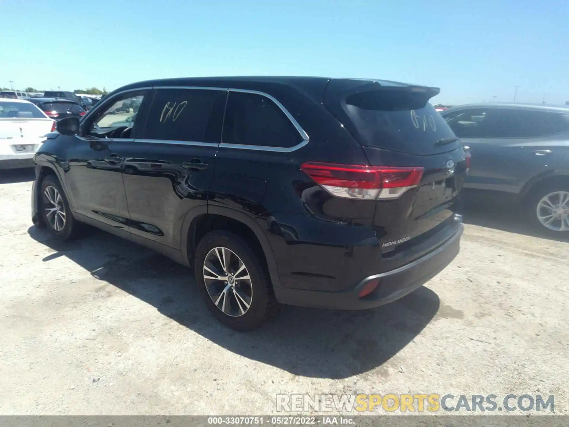 3 Фотография поврежденного автомобиля 5TDZZRFH0KS307442 TOYOTA HIGHLANDER 2019