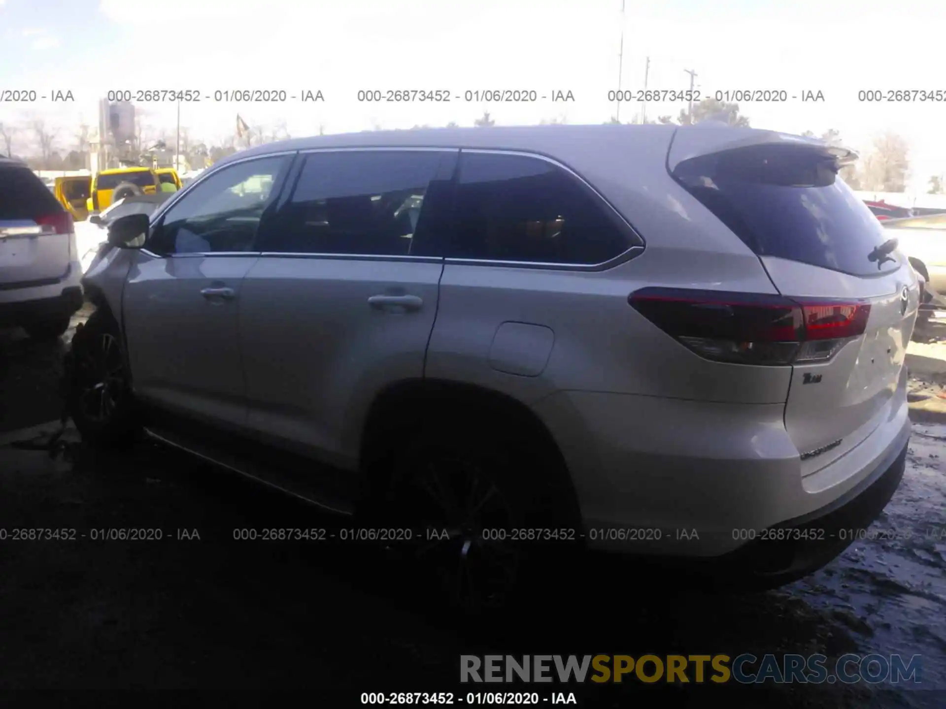 3 Photograph of a damaged car 5TDZZRFH0KS311670 TOYOTA HIGHLANDER 2019