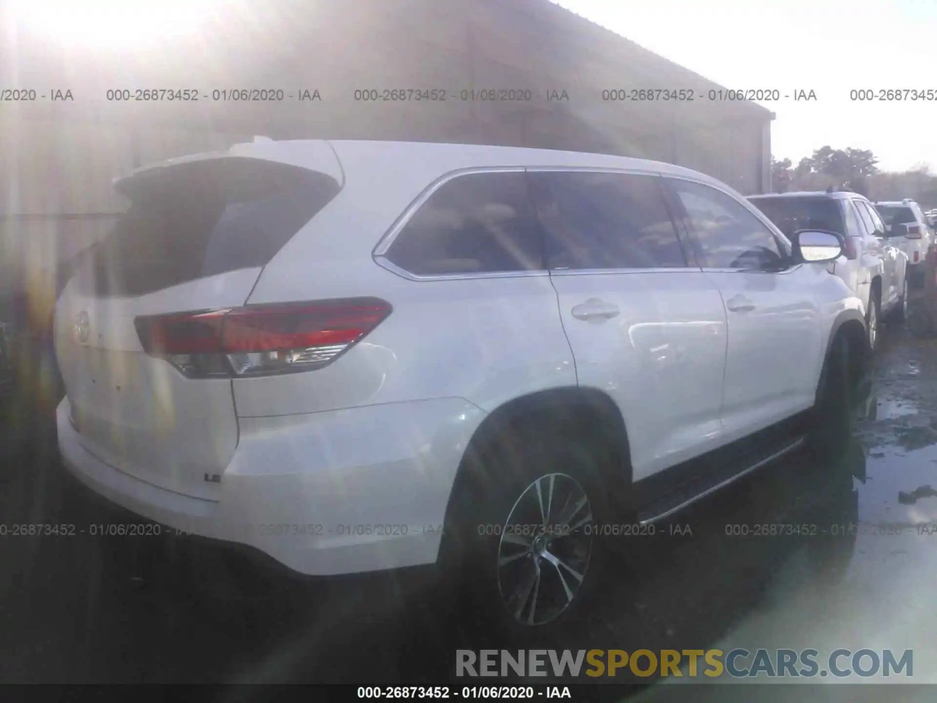 4 Photograph of a damaged car 5TDZZRFH0KS311670 TOYOTA HIGHLANDER 2019