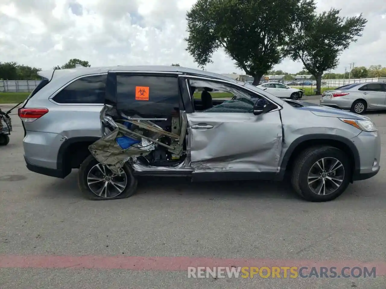 10 Photograph of a damaged car 5TDZZRFH0KS316142 TOYOTA HIGHLANDER 2019