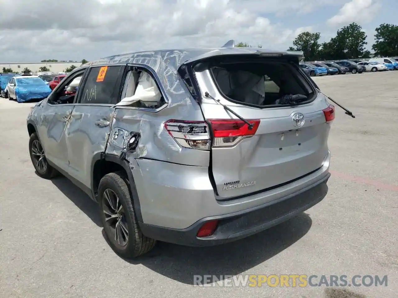 3 Photograph of a damaged car 5TDZZRFH0KS316142 TOYOTA HIGHLANDER 2019